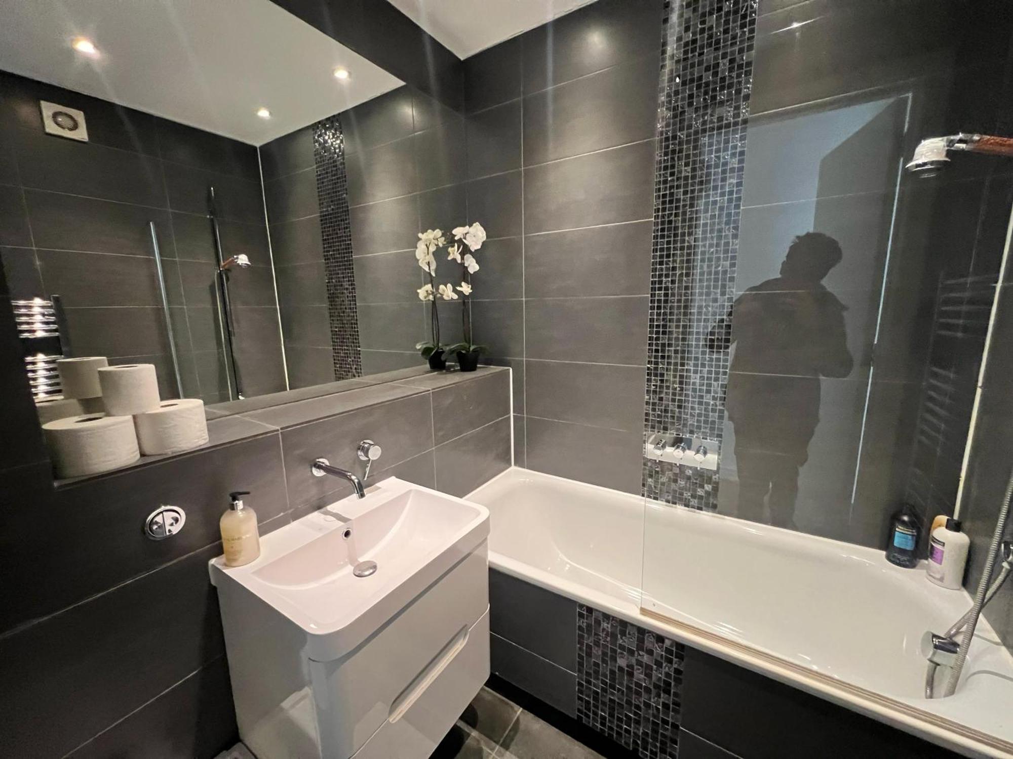 Appartamento Sleek 3-bedroom Flat With Lift & Wi-fi In Southwark, Borough Near The Shard