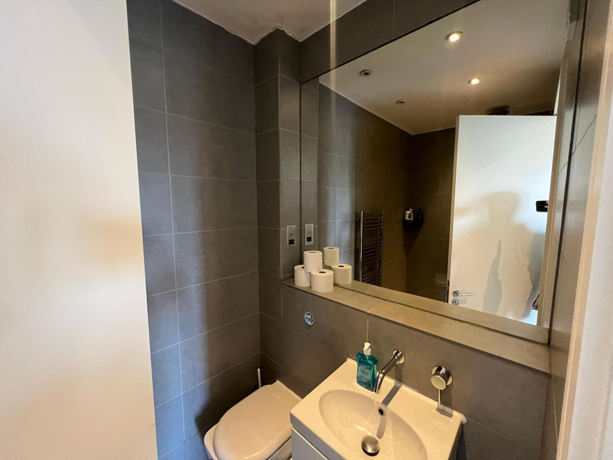 Appartamento Sleek 3-bedroom Flat With Lift & Wi-fi In Southwark, Borough Near The Shard Londra