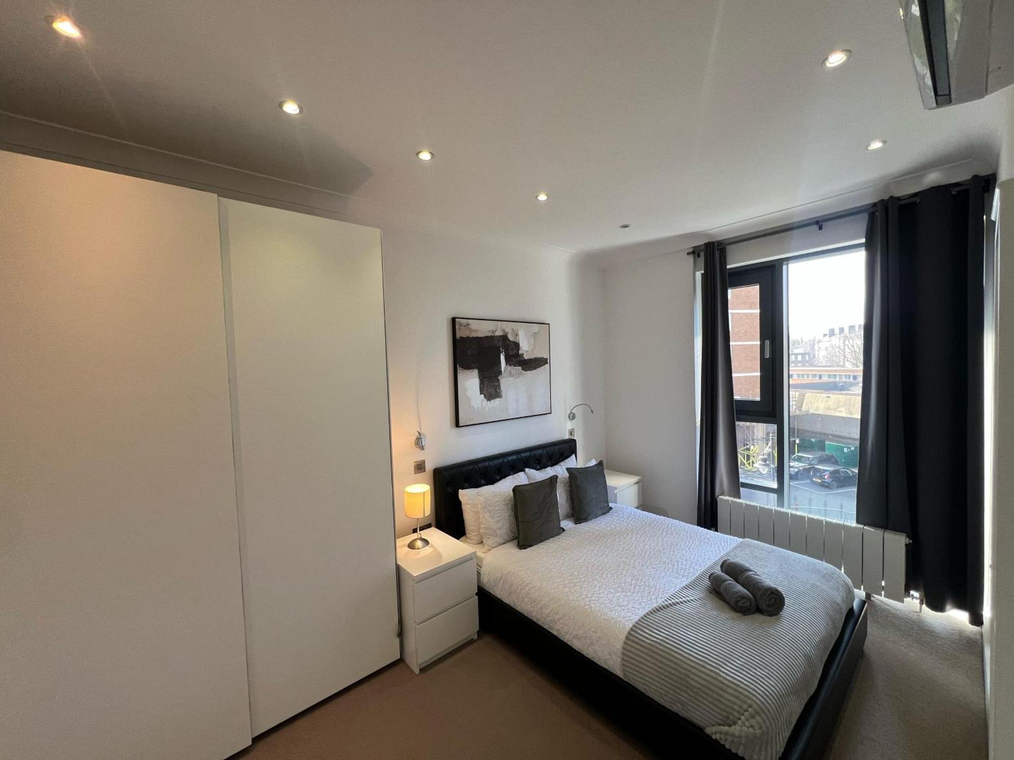 Sleek 3-bedroom Flat With Lift & Wi-fi In Southwark, Borough Near The Shard Appartamento