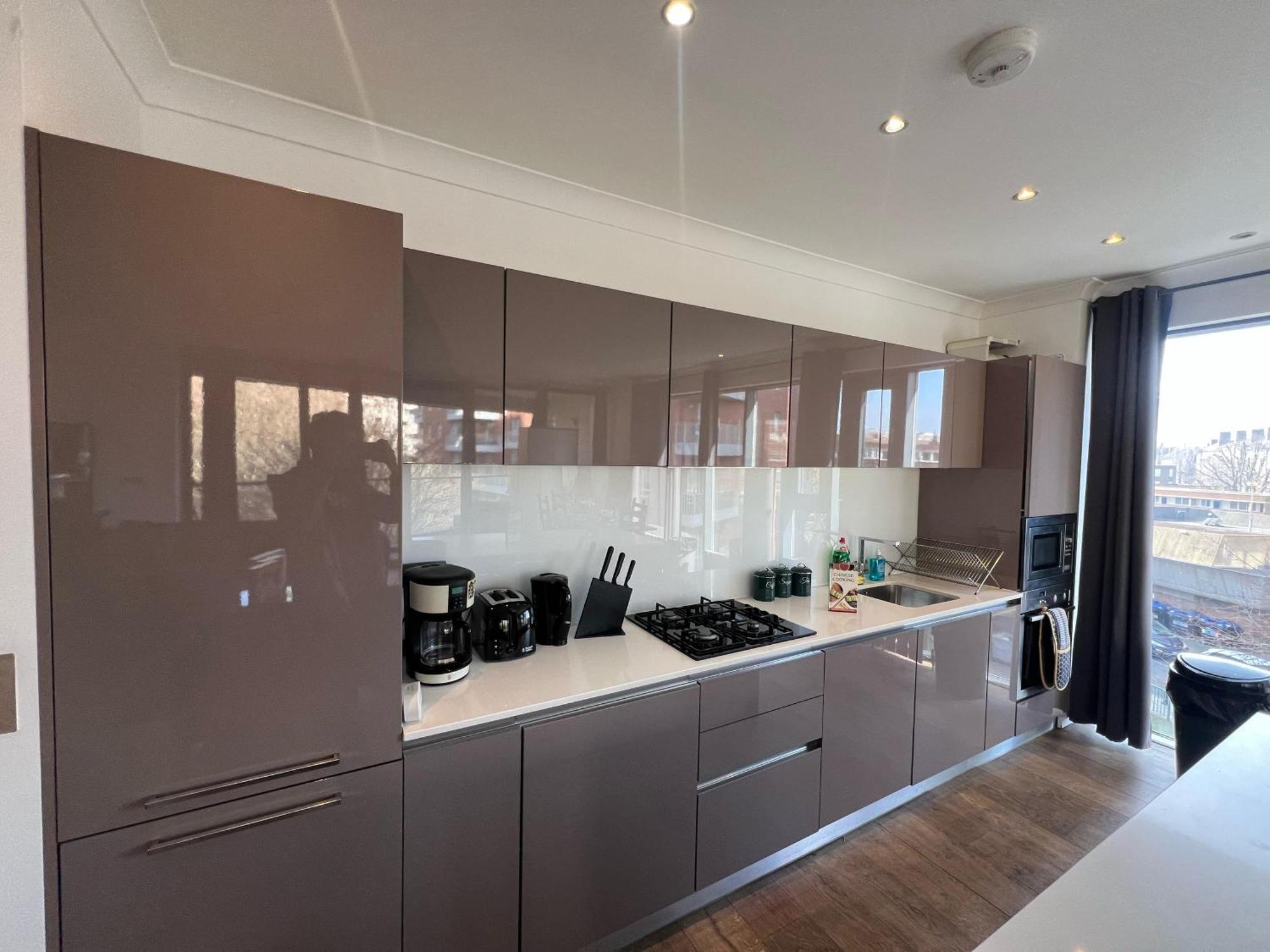 Sleek 3-bedroom Flat With Lift & Wi-fi In Southwark, Borough Near The Shard Londra