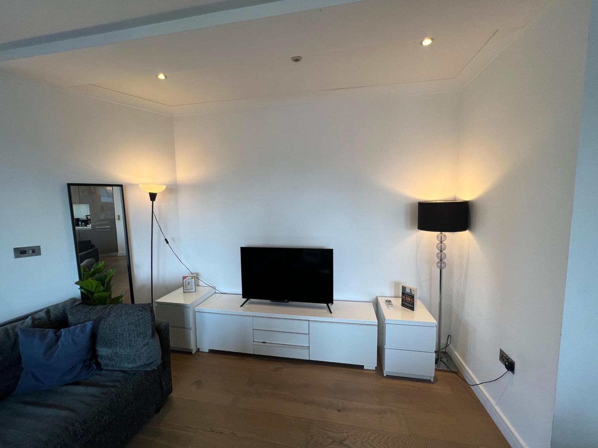 Appartamento Sleek 3-bedroom Flat With Lift & Wi-fi In Southwark, Borough Near The Shard *